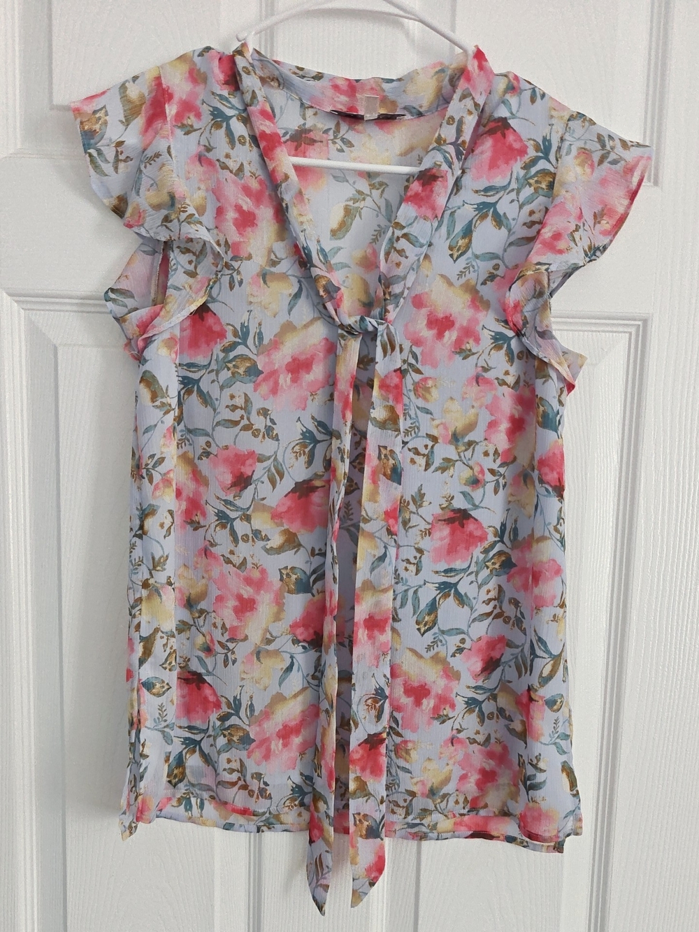 WAYF Floral Tie-Neck Flutter Sleeve Top - Pink Floral